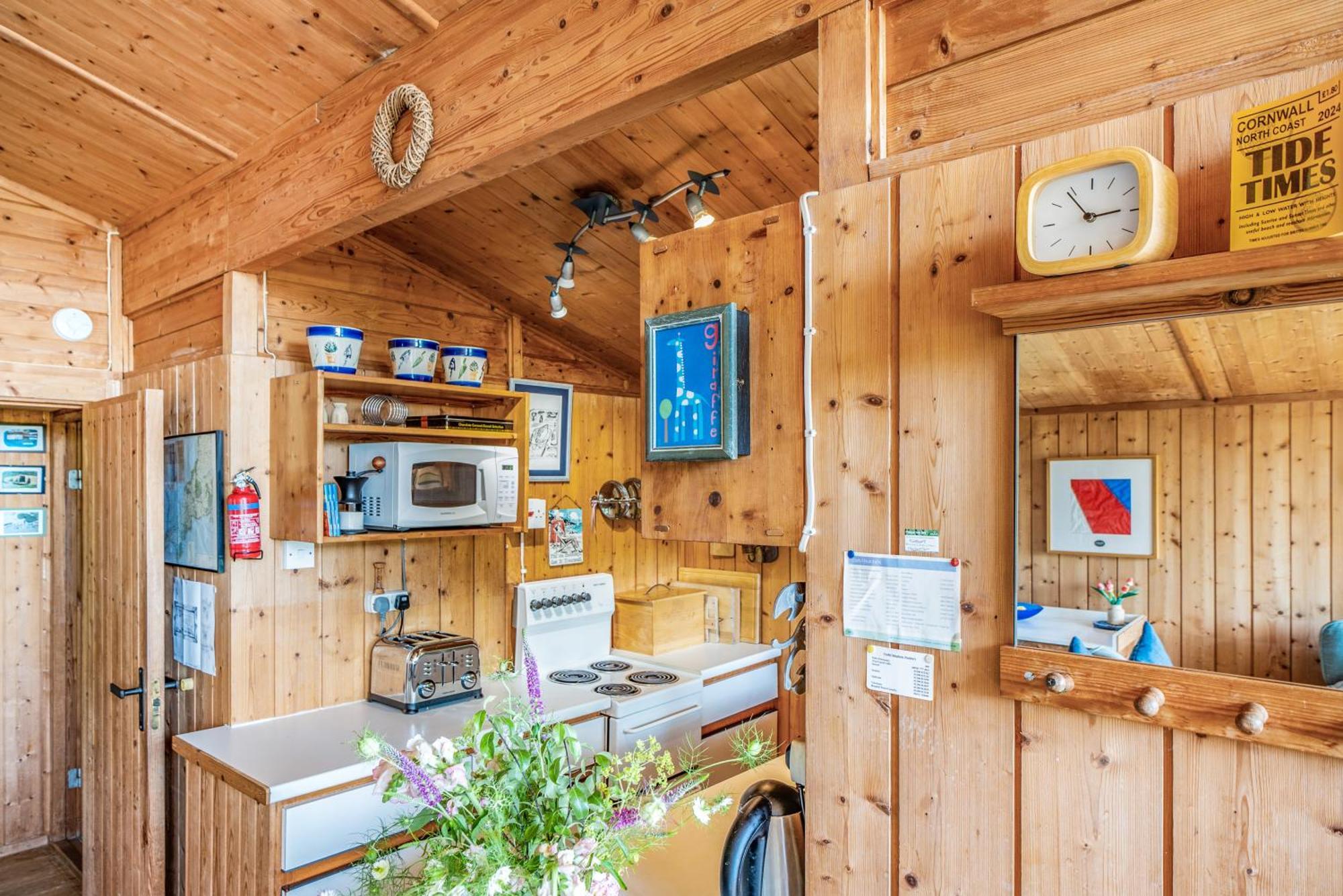 Scandinavian Style Lodge In Rock Wadebridge Exterior photo