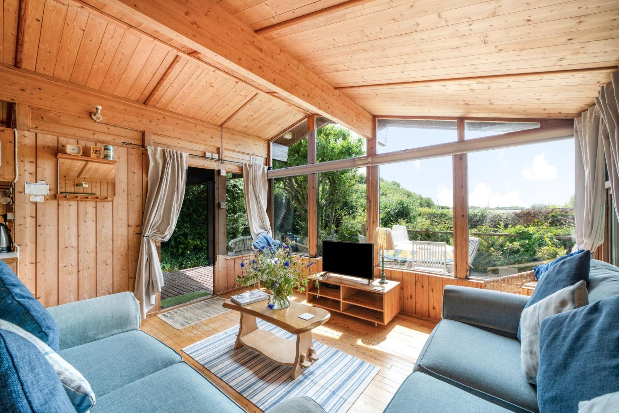 Scandinavian Style Lodge In Rock Wadebridge Exterior photo