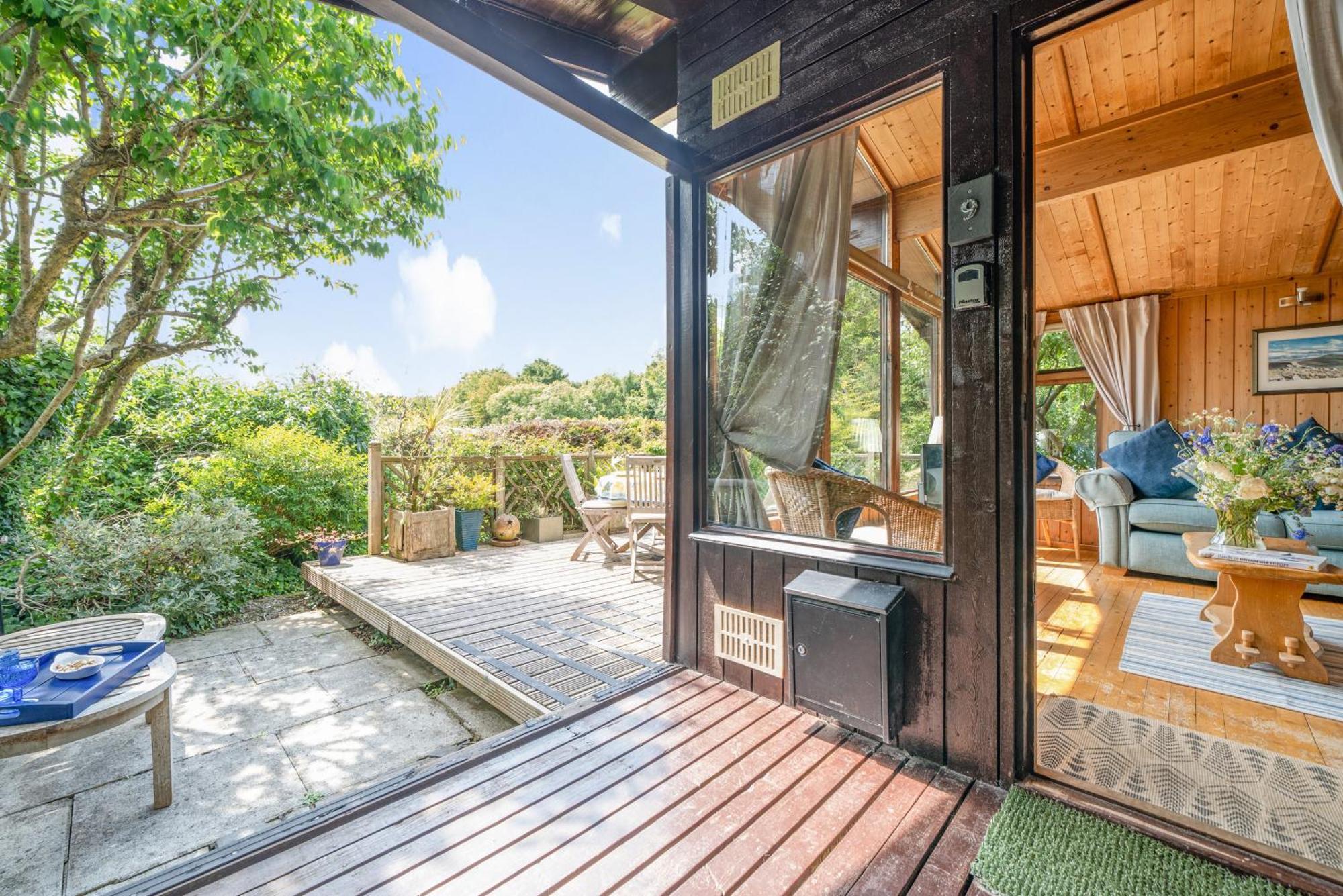 Scandinavian Style Lodge In Rock Wadebridge Exterior photo